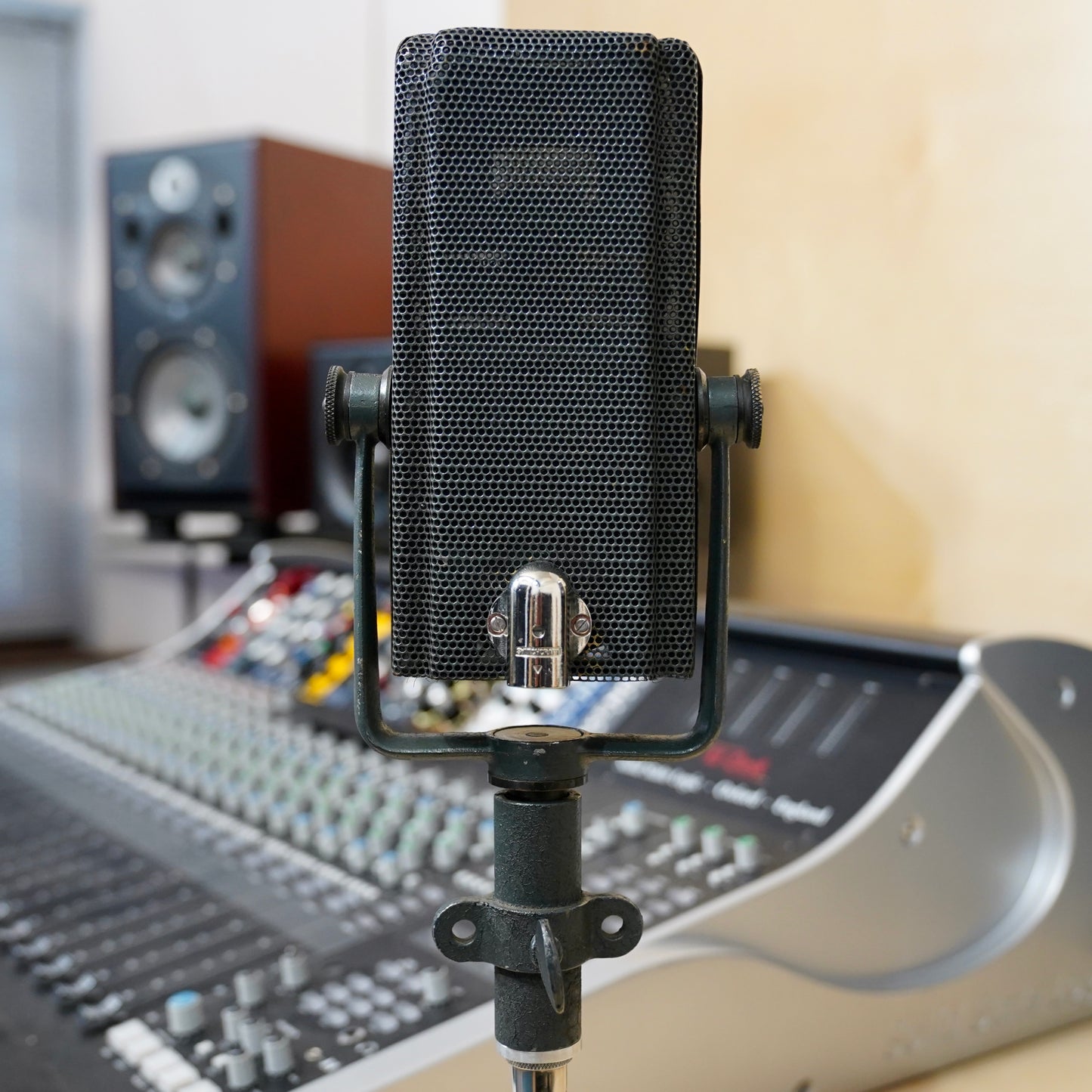 Melodium 42B Ribbon Microphone