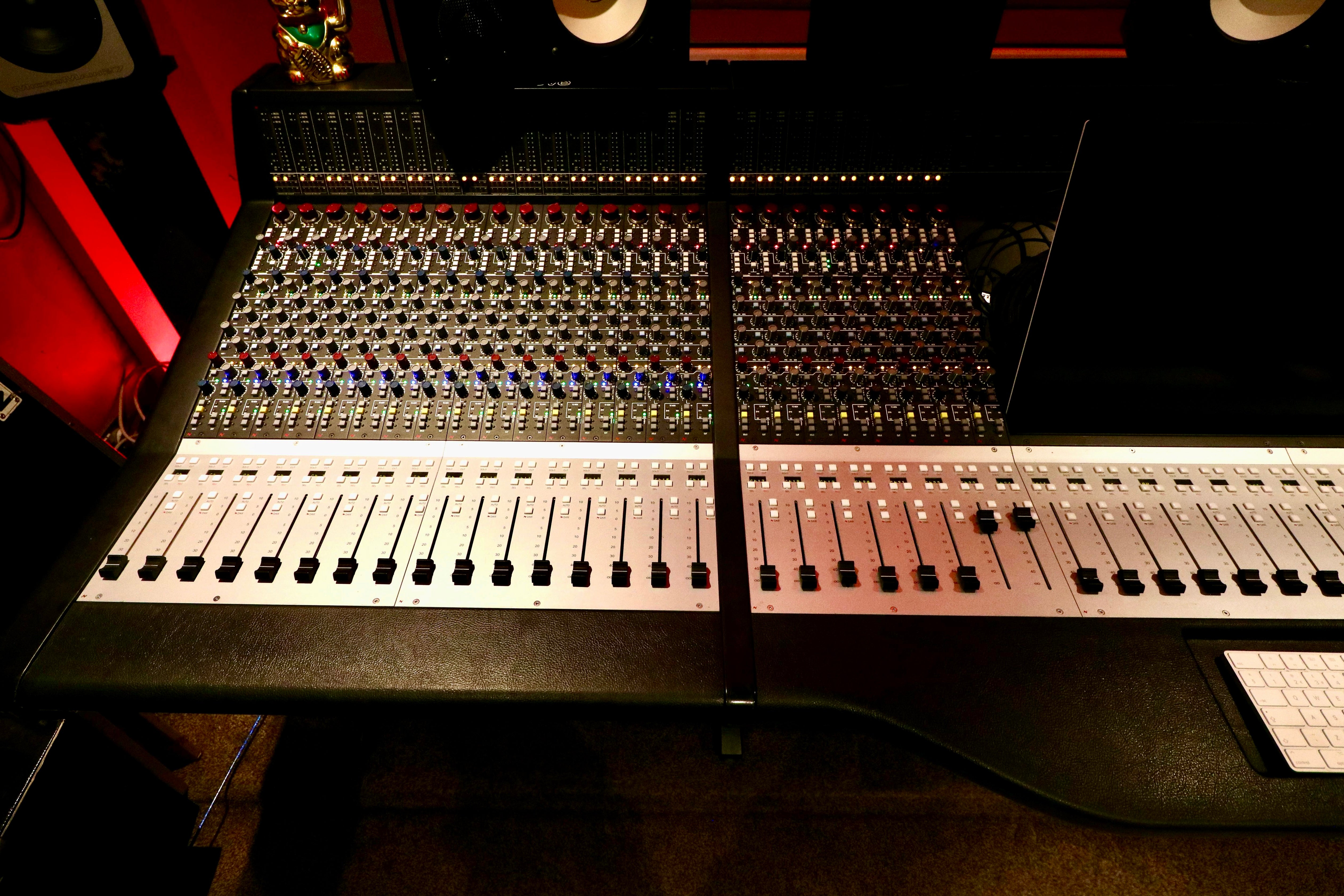 AMS Neve Genesys Black G48 Console