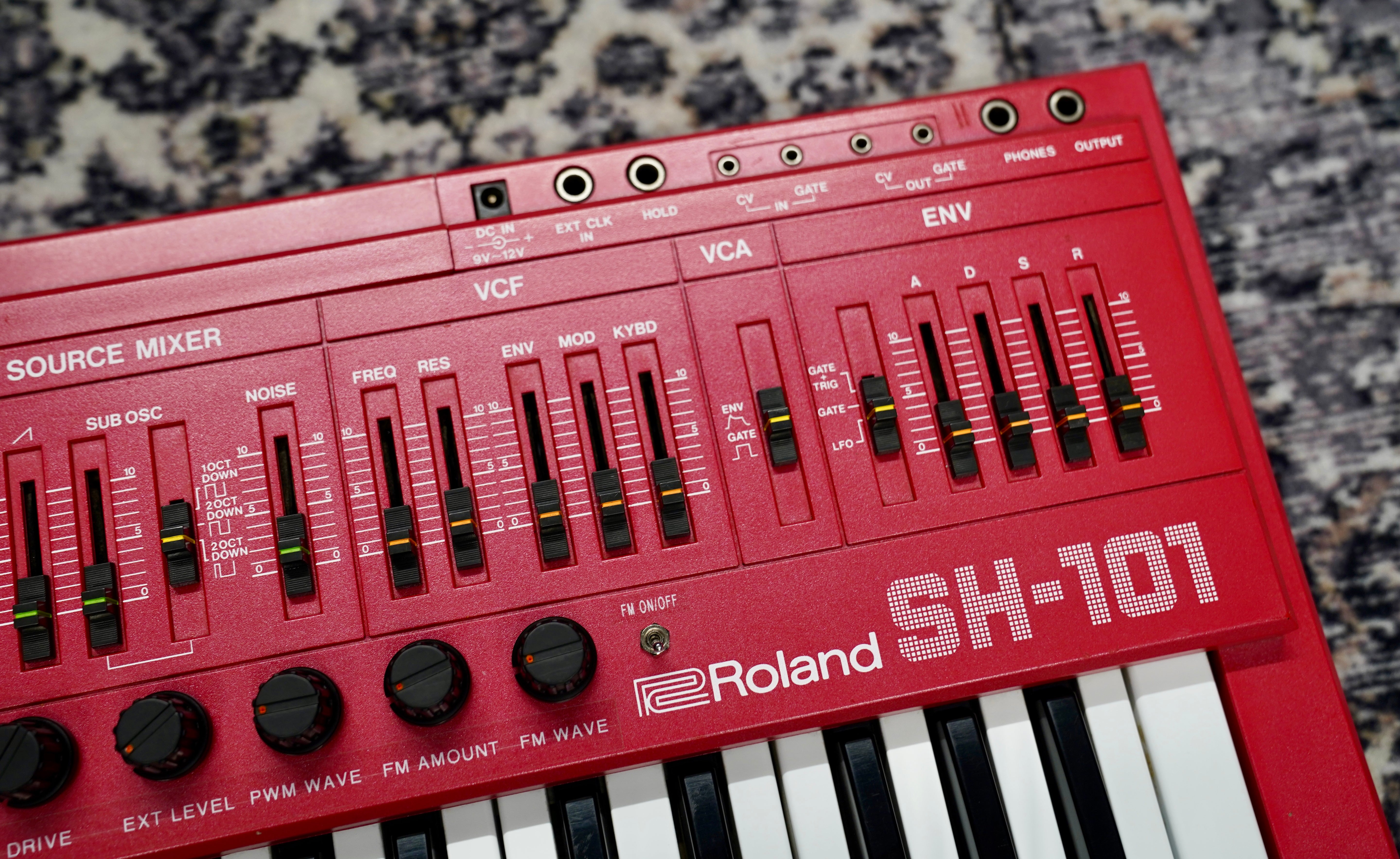 Roland SH-101 (Red)