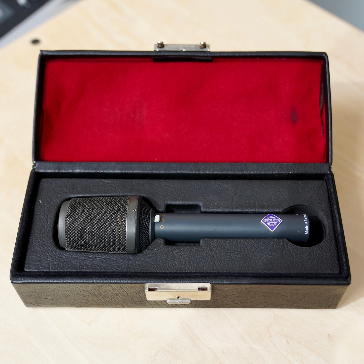 Neumann KM86i