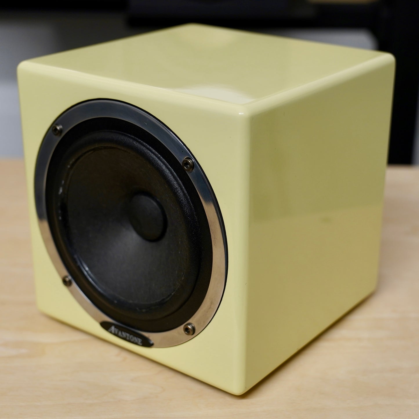 Avantone MixCube (Active)