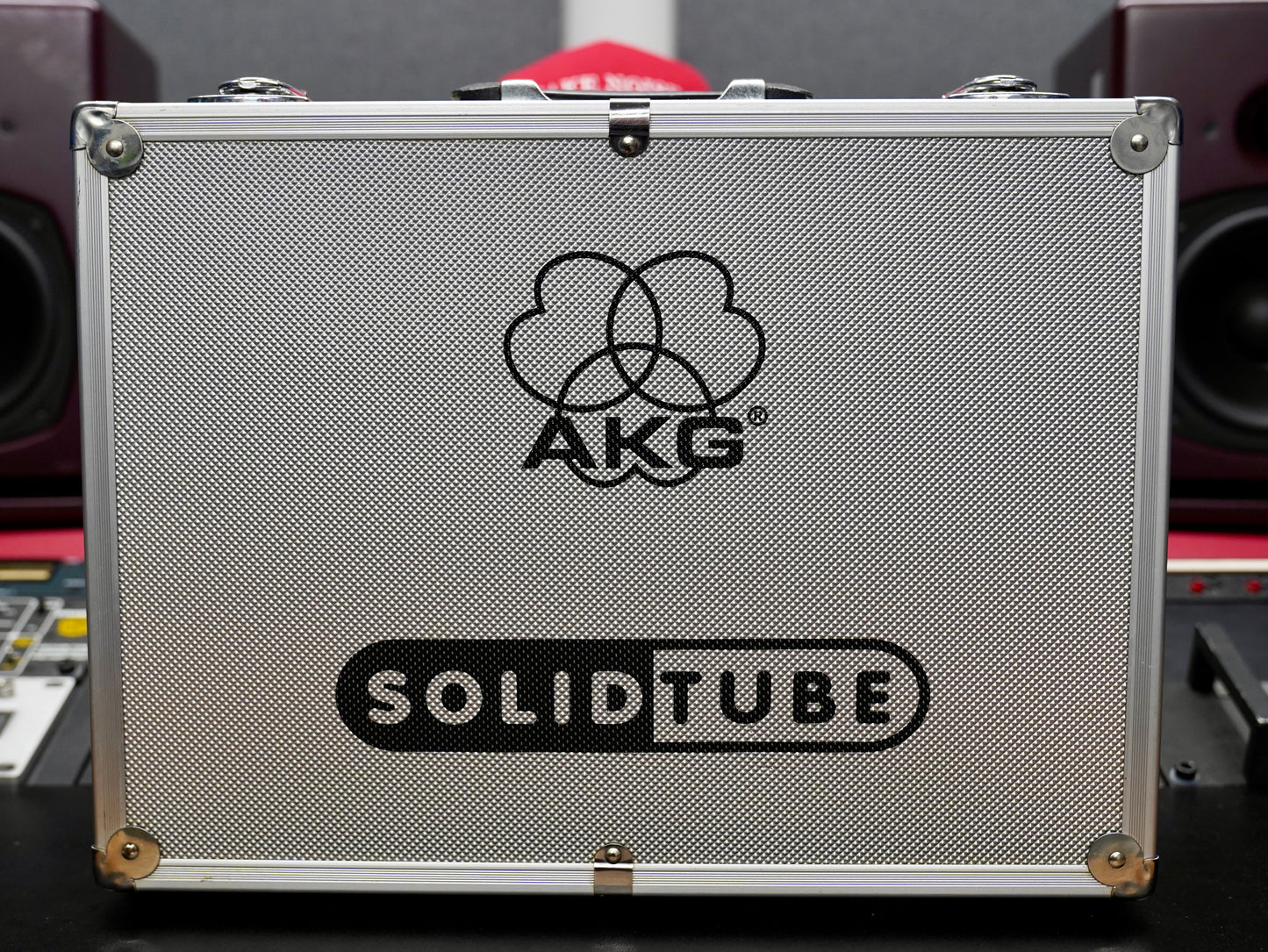 AKG Solidtube