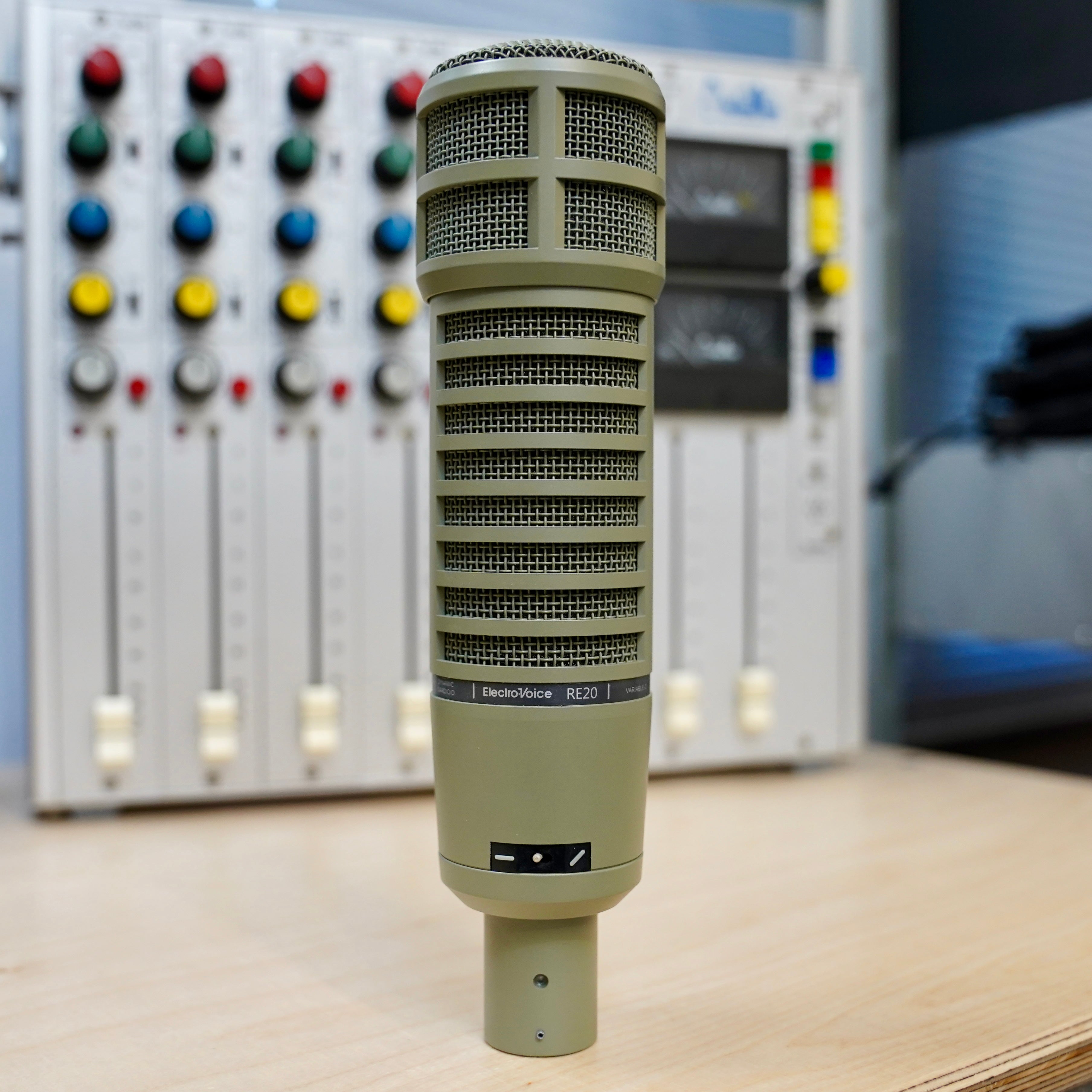 Electro-Voice RE20