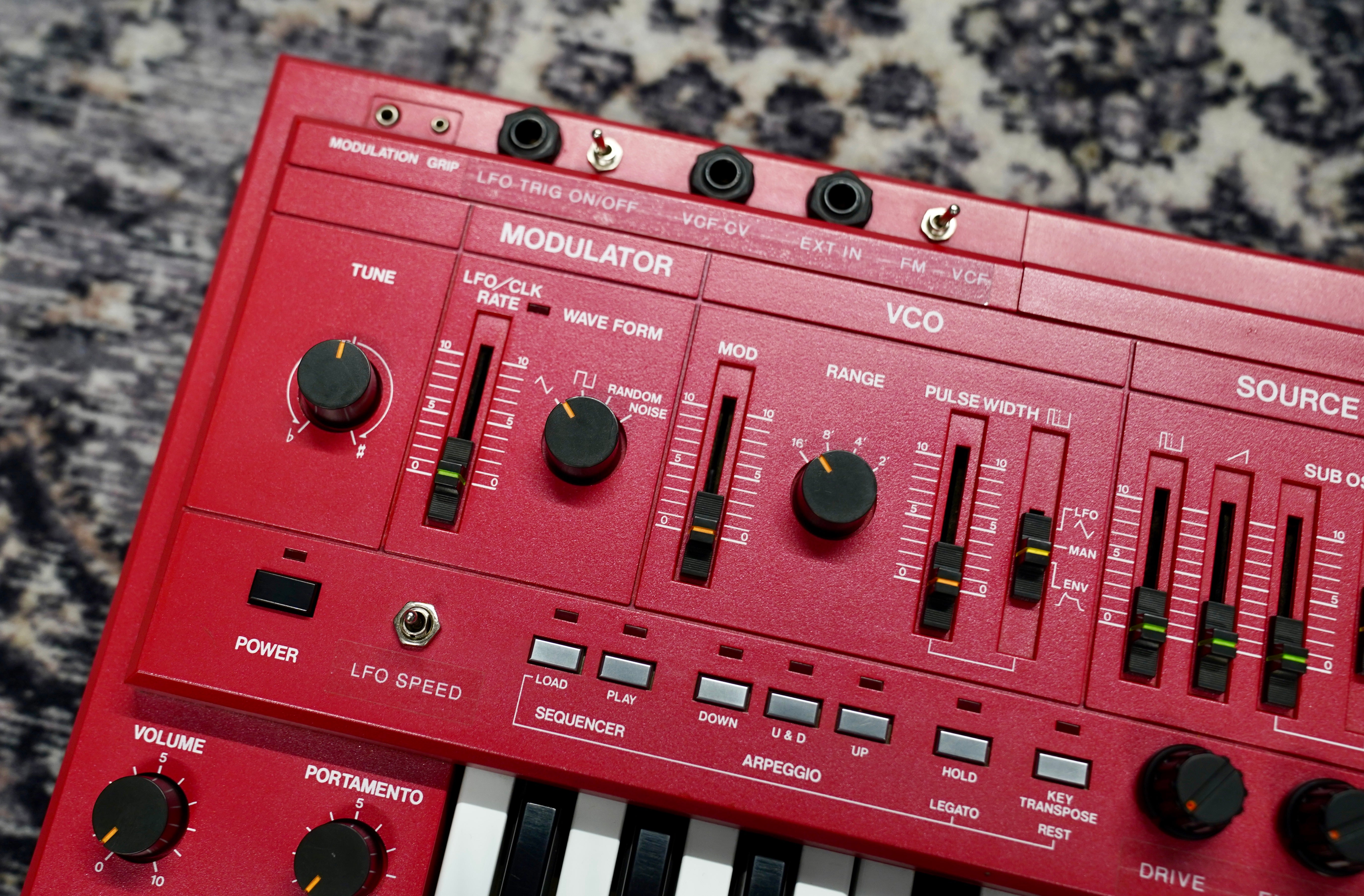 Roland SH-101 (Red)