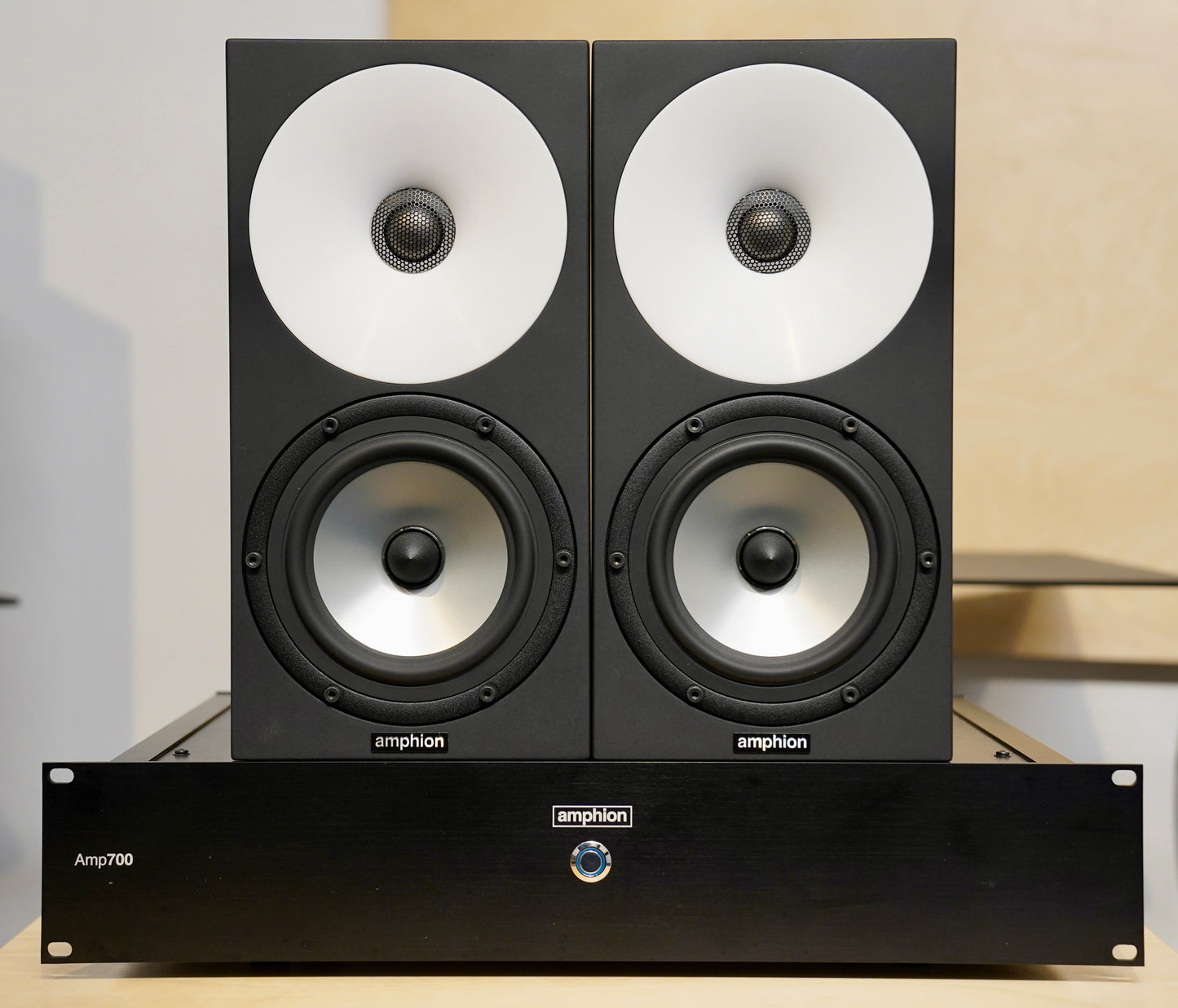 Amphion One15 (Pair) w/ Amp700