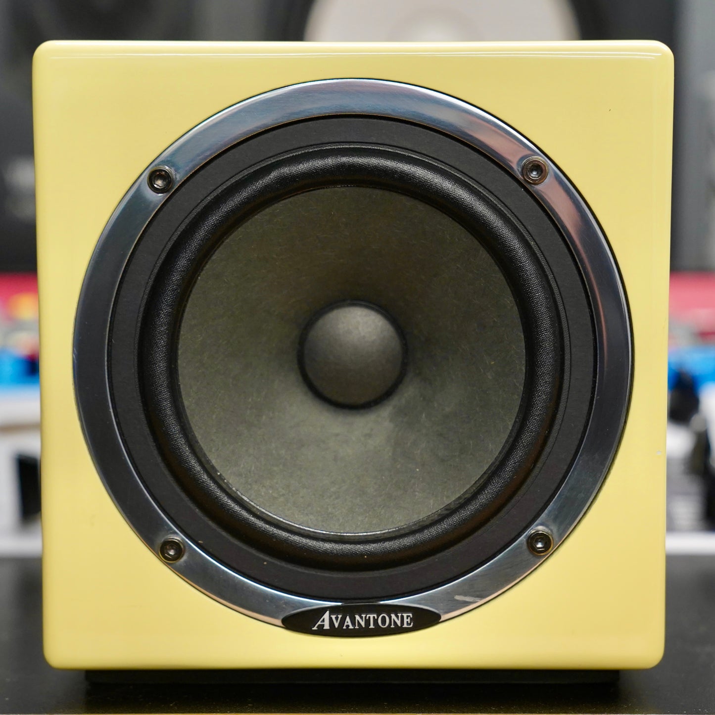 Avantone MixCube (Active)