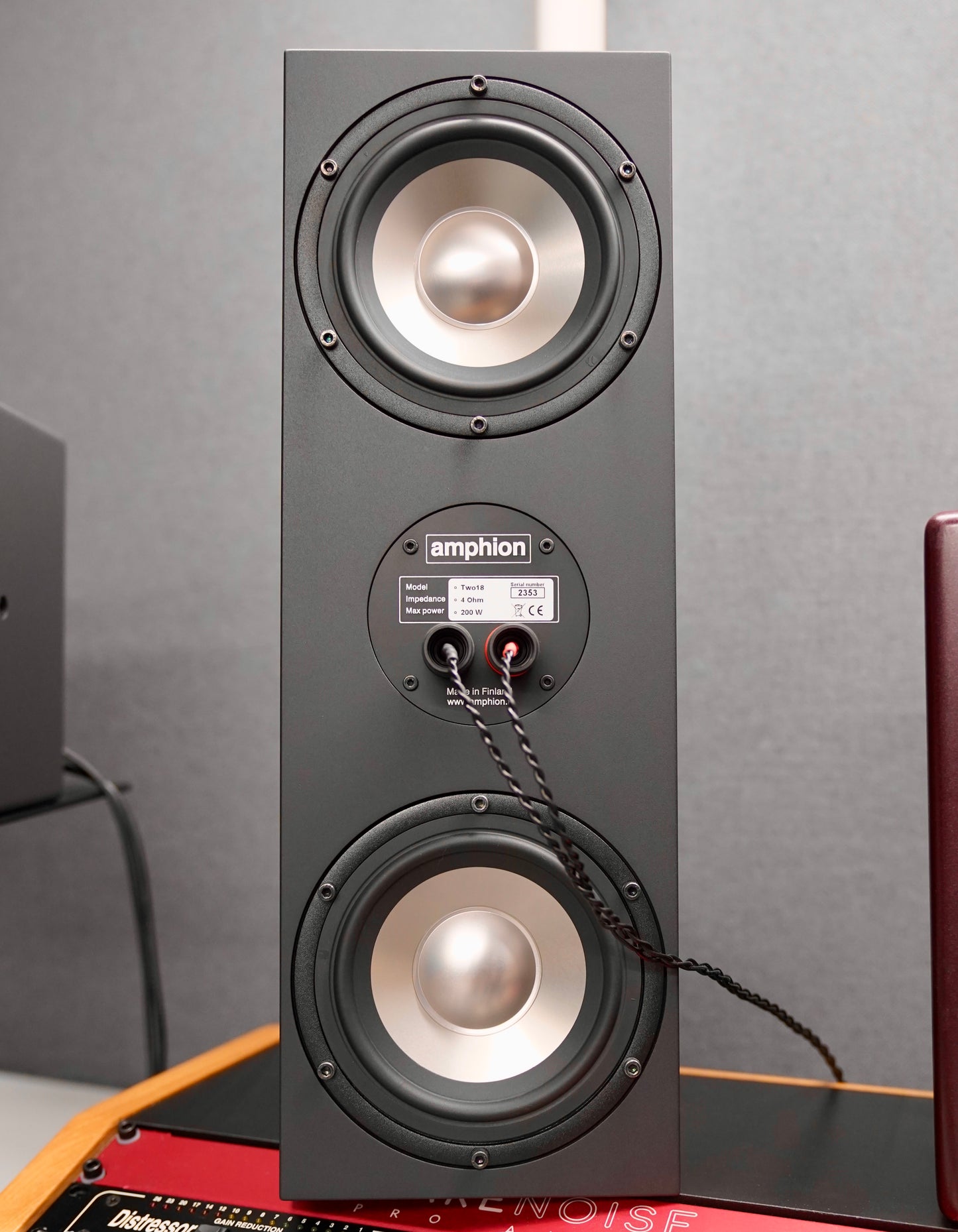 Amphion Two18 (Pair) w/ Amp700