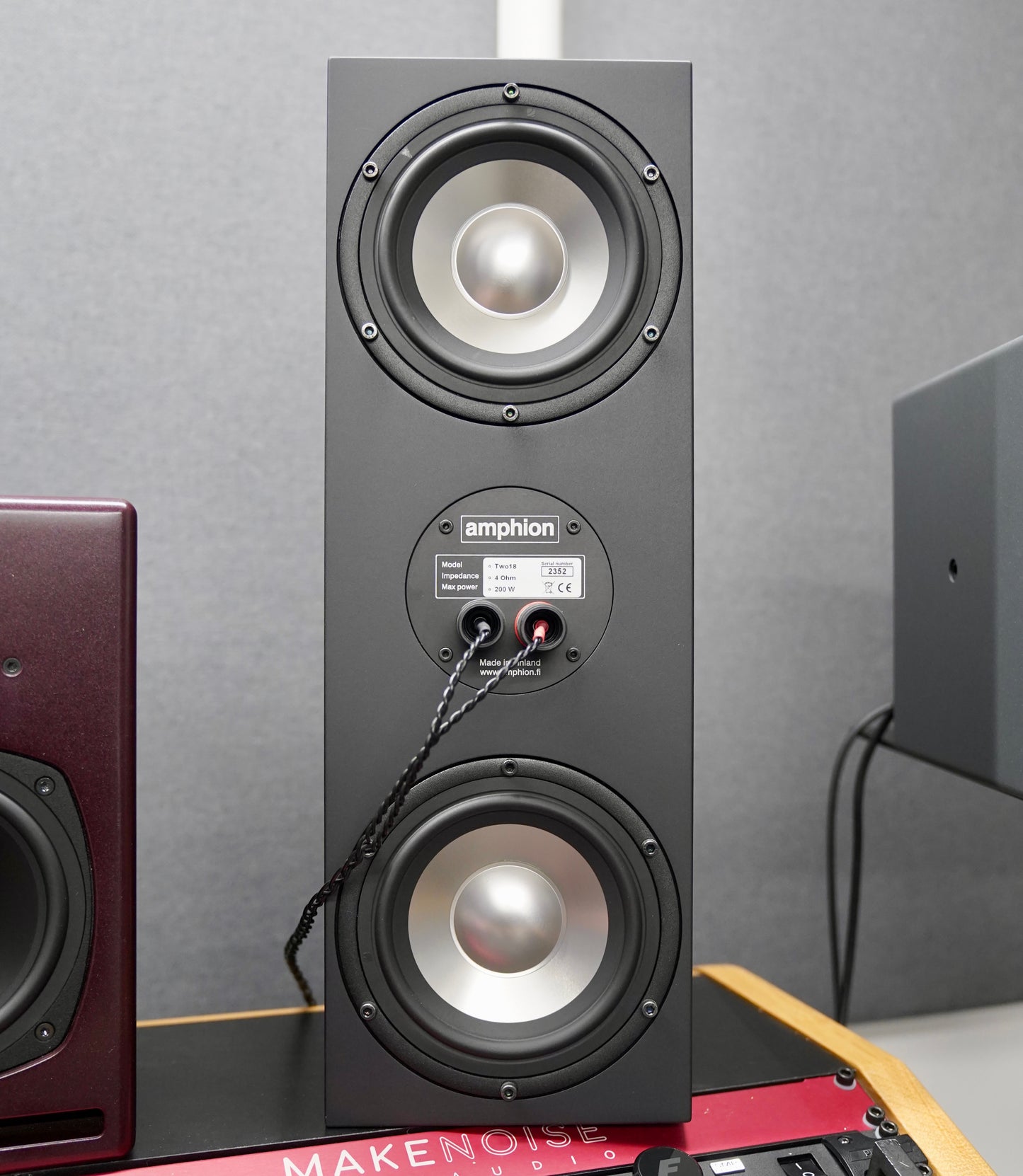 Amphion Two18 (Pair) w/ Amp700