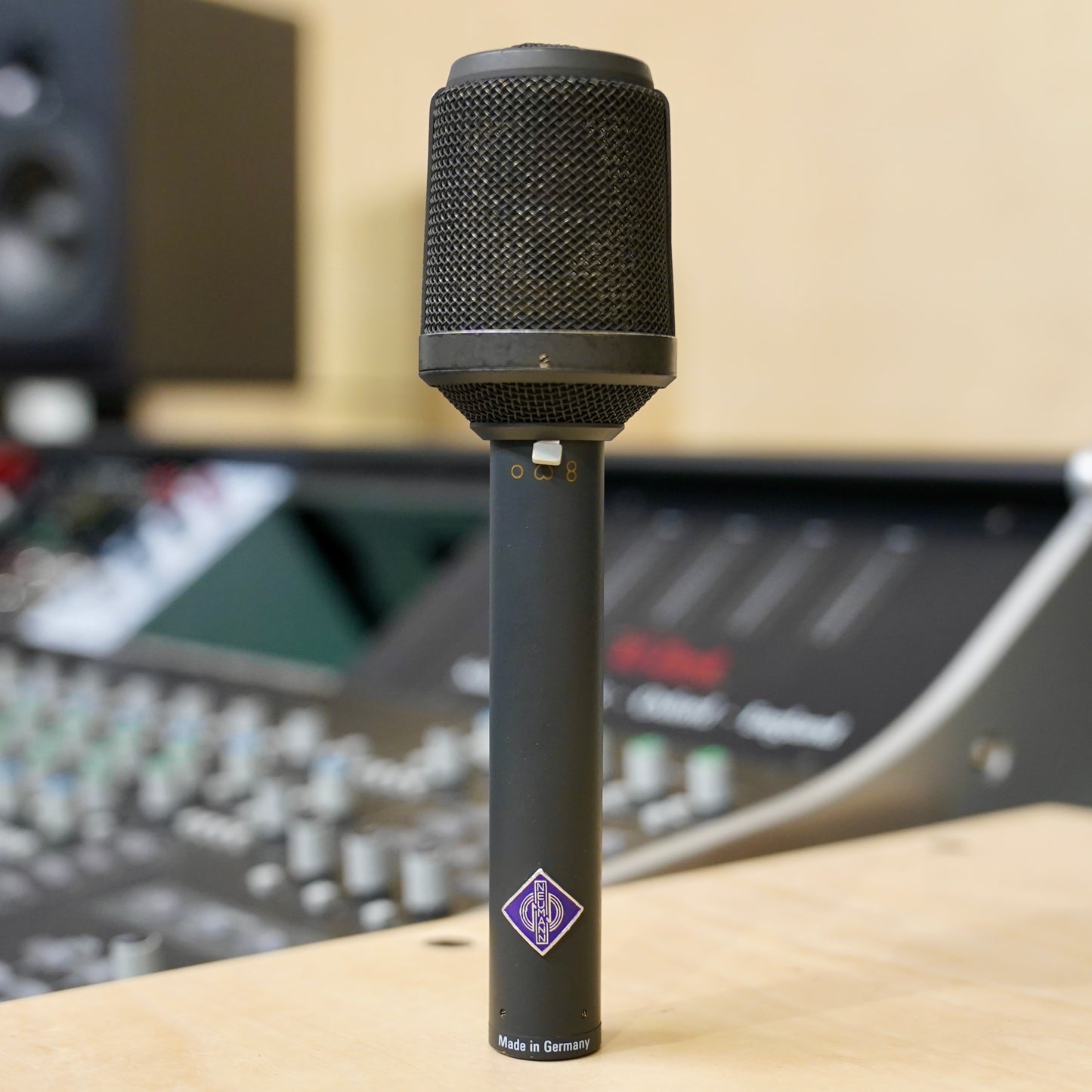 Neumann KM86i