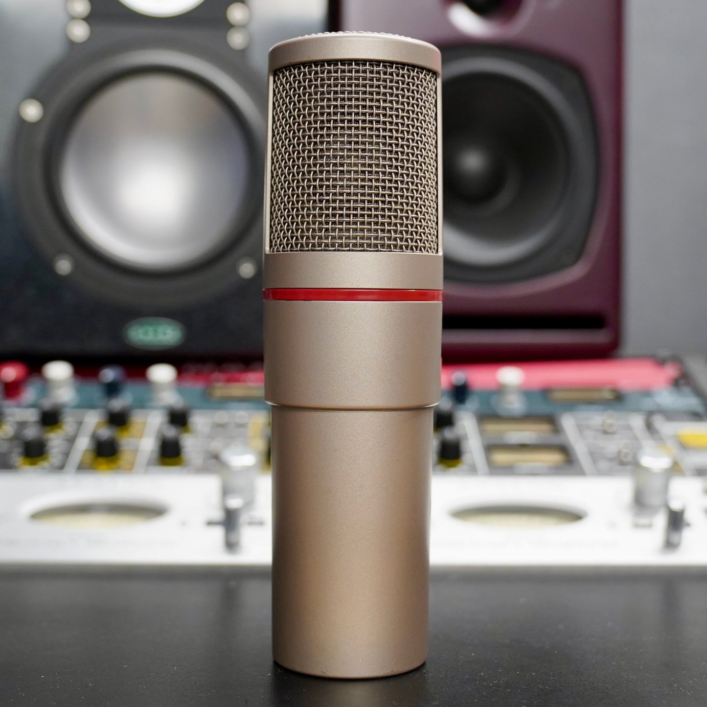 AKG Solidtube