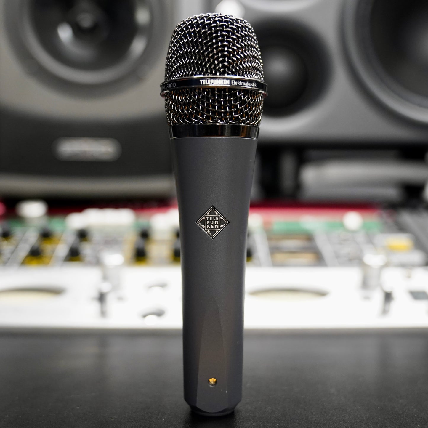 Telefunken M81