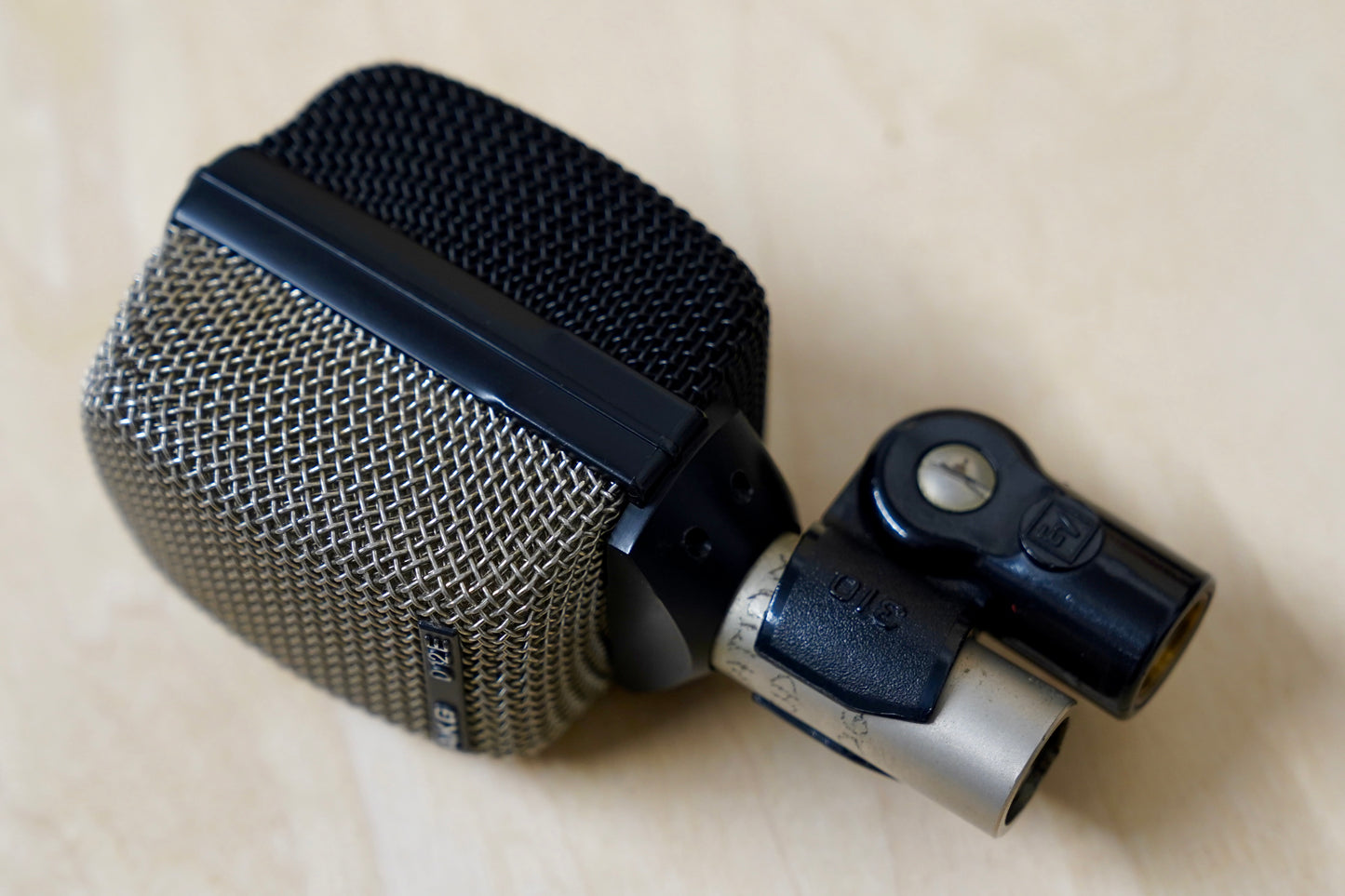 AKG D12E