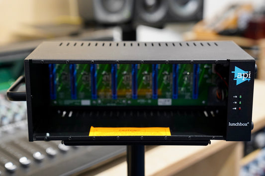 API 500-8P 500 Series Chassis