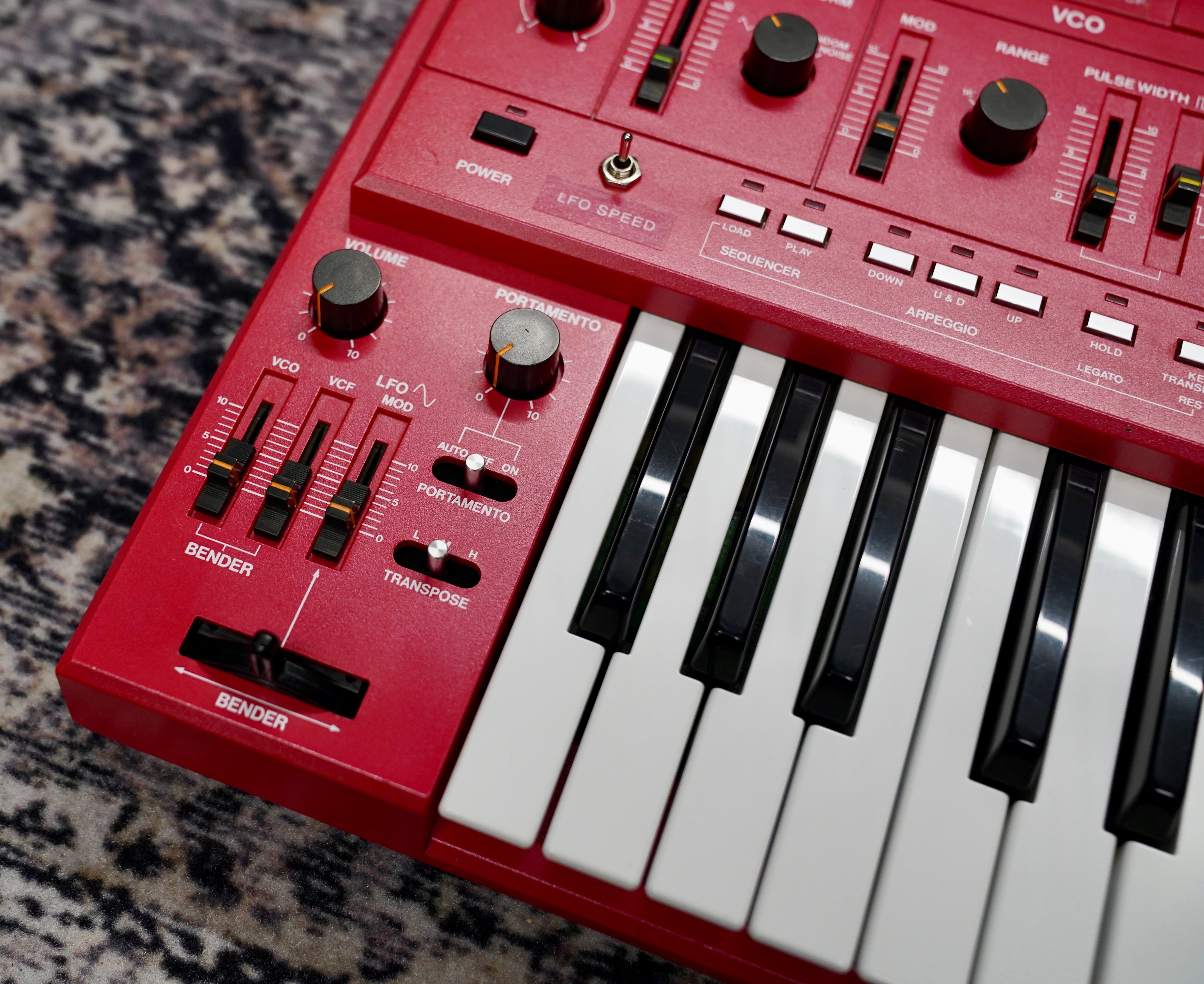 Roland SH-101 (Red)