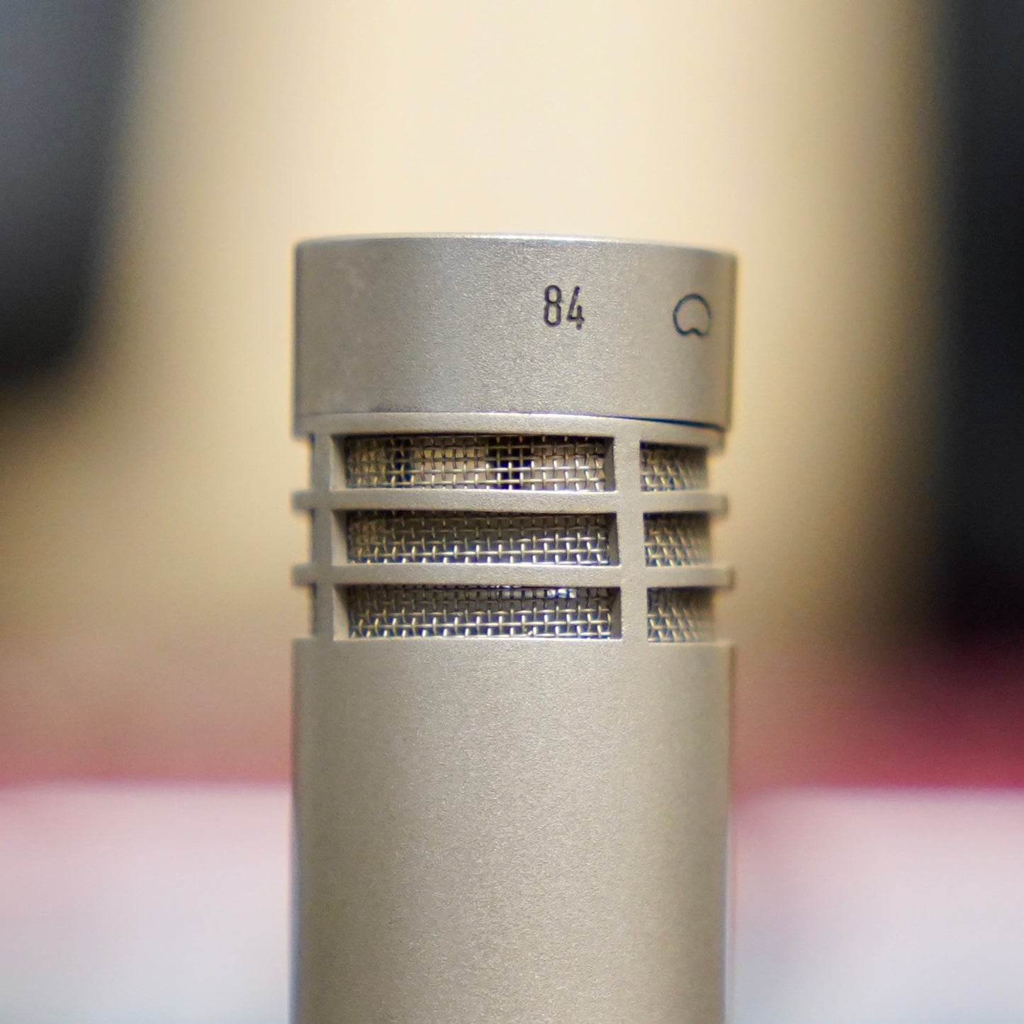 Neumann KM84i