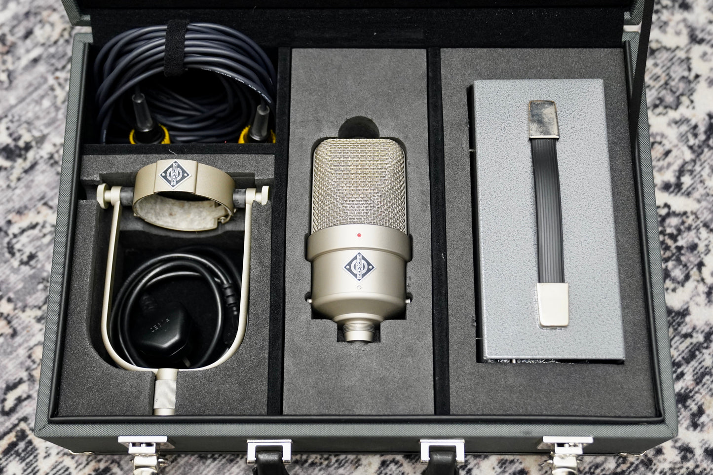 Neumann M49V