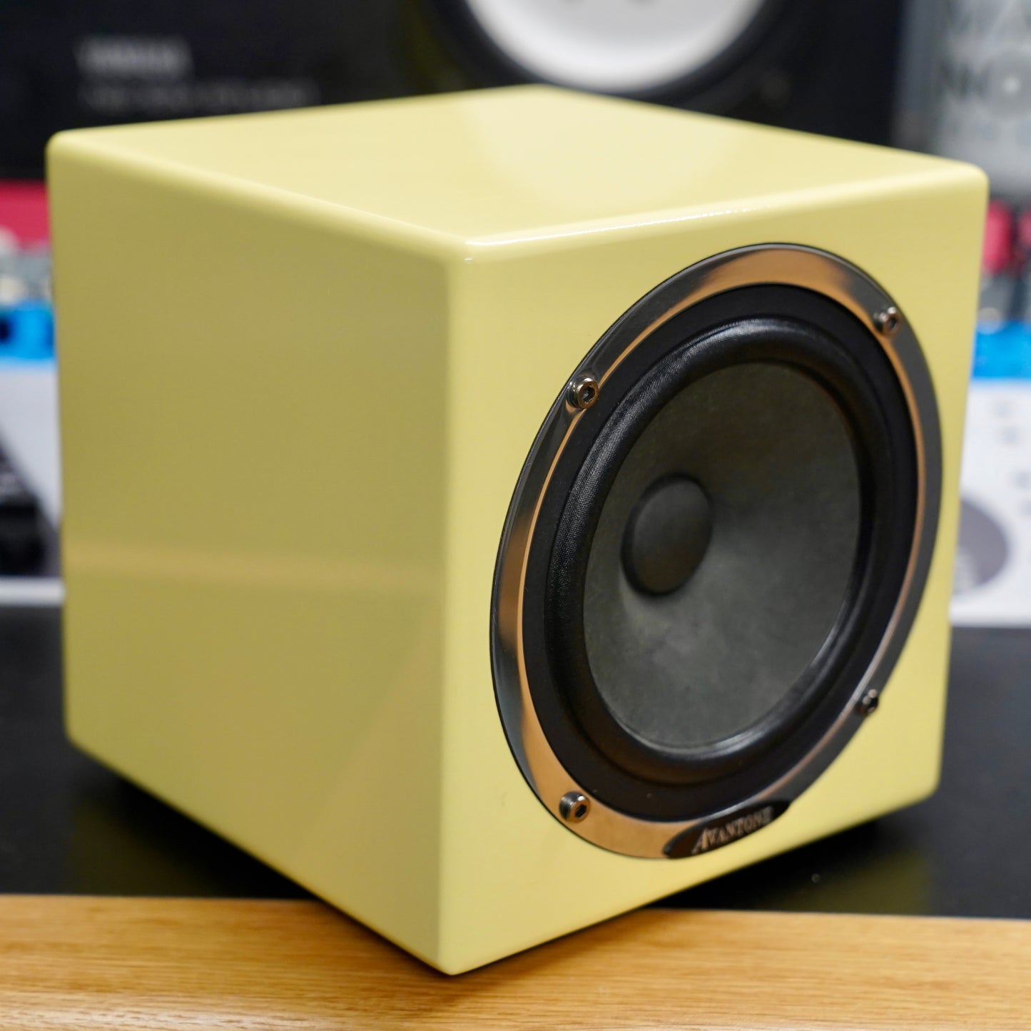 Avantone MixCube (Active)