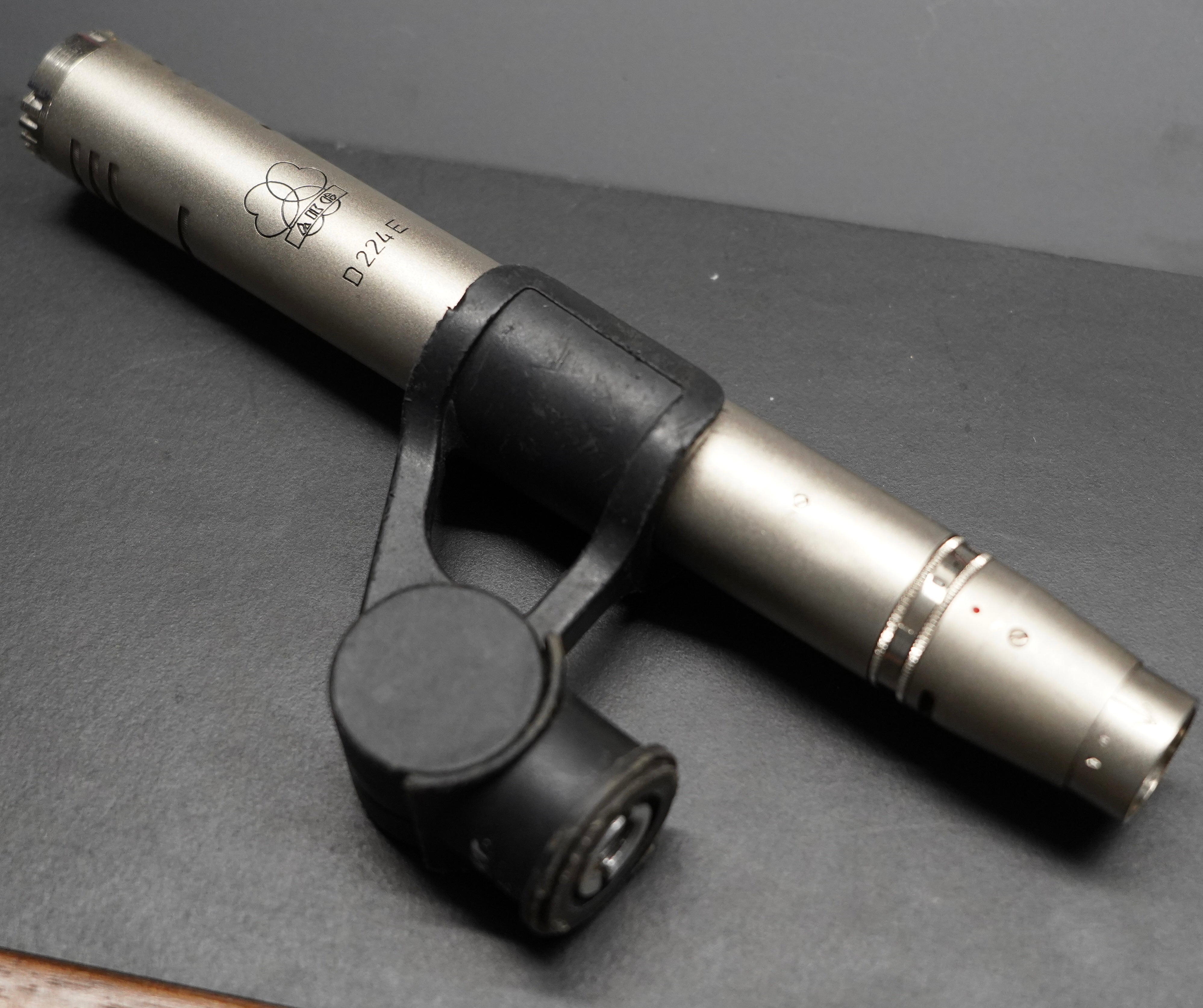 AKG D224E