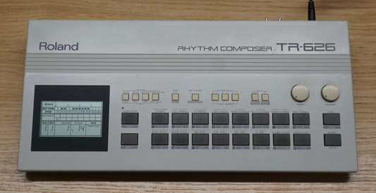 Compositeur rythmique Roland TR-626 avec extension ROM HKA